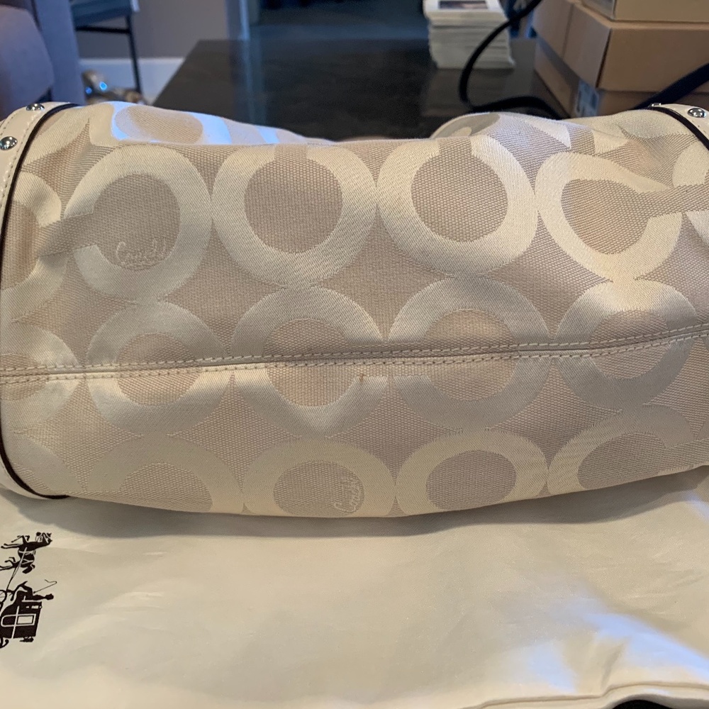 Coach Handbag - Picture 6 of 8
